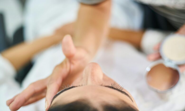 كيف تعتني ببشرتك يوميًا؟ خطوات أساسية يجب أن تعرفها