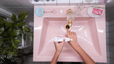 روتين بسيط للعناية بالبشرة الحساسة دون إحداث تهيج