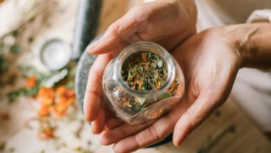 عسر الهضم أسبابه وعلاجه الطبيعي بالأعشاب المنزلية